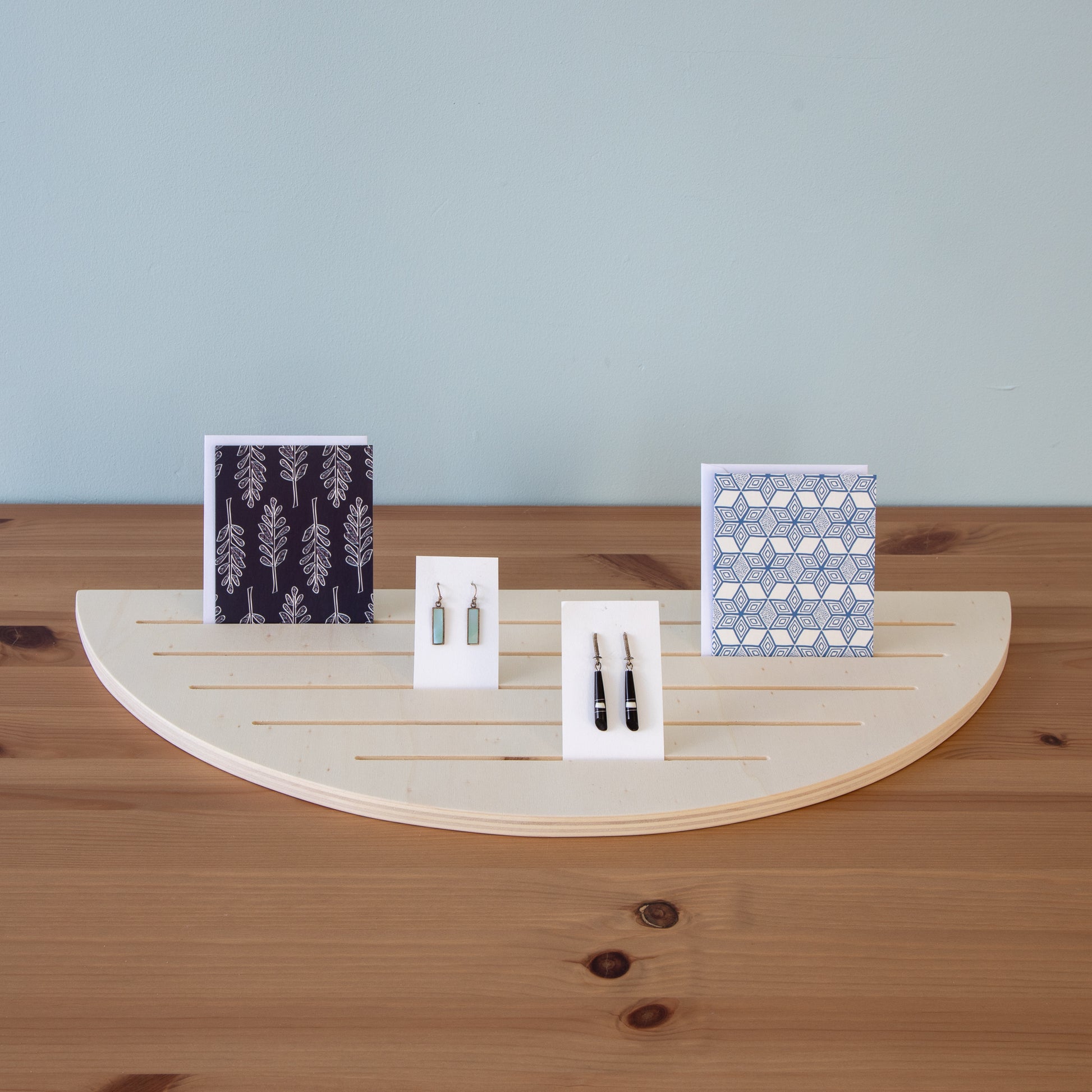 semi circular card stand